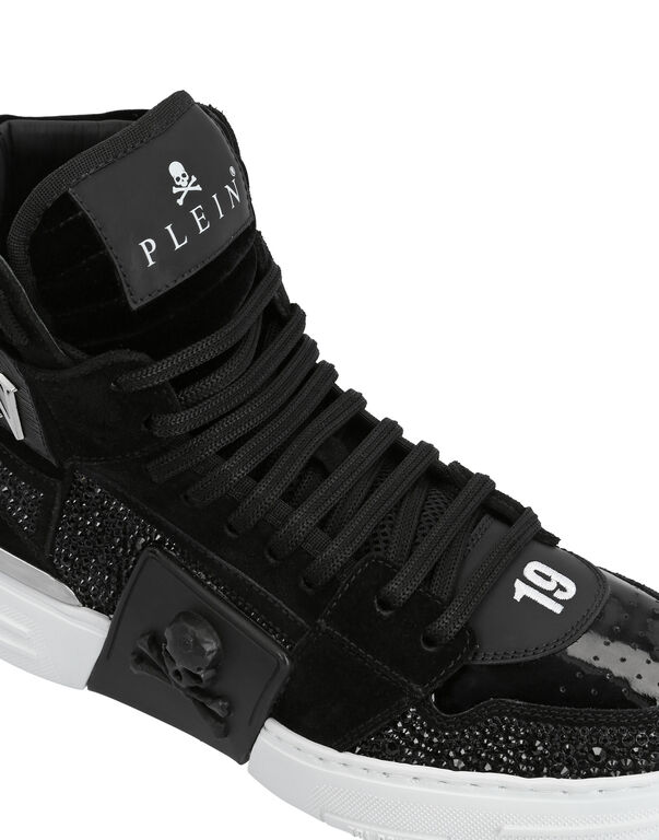 PHANTOM KICK$ Hi-Top Skull